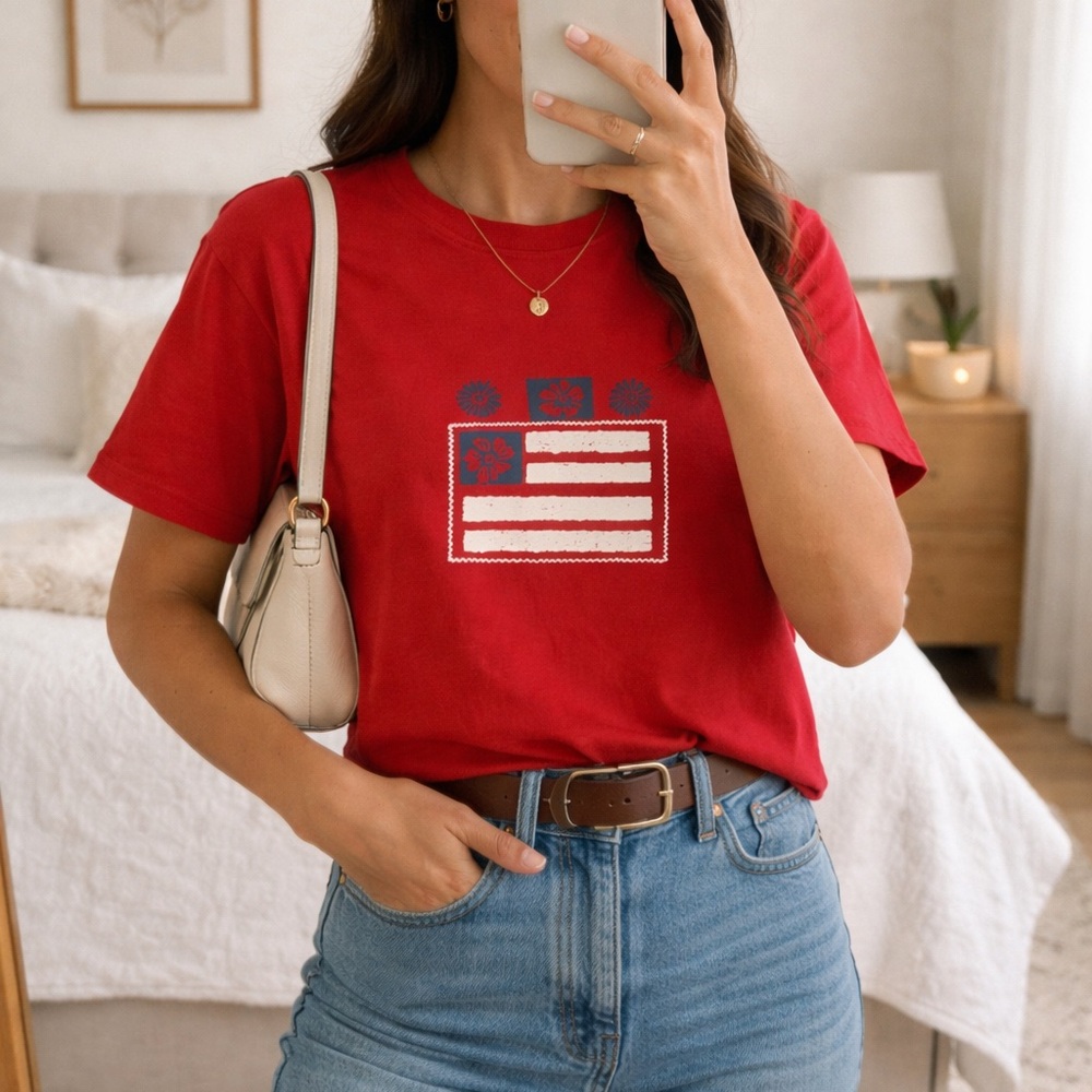 ✨Sag Harbor Red Short Sleeve Graphic Crew Tee